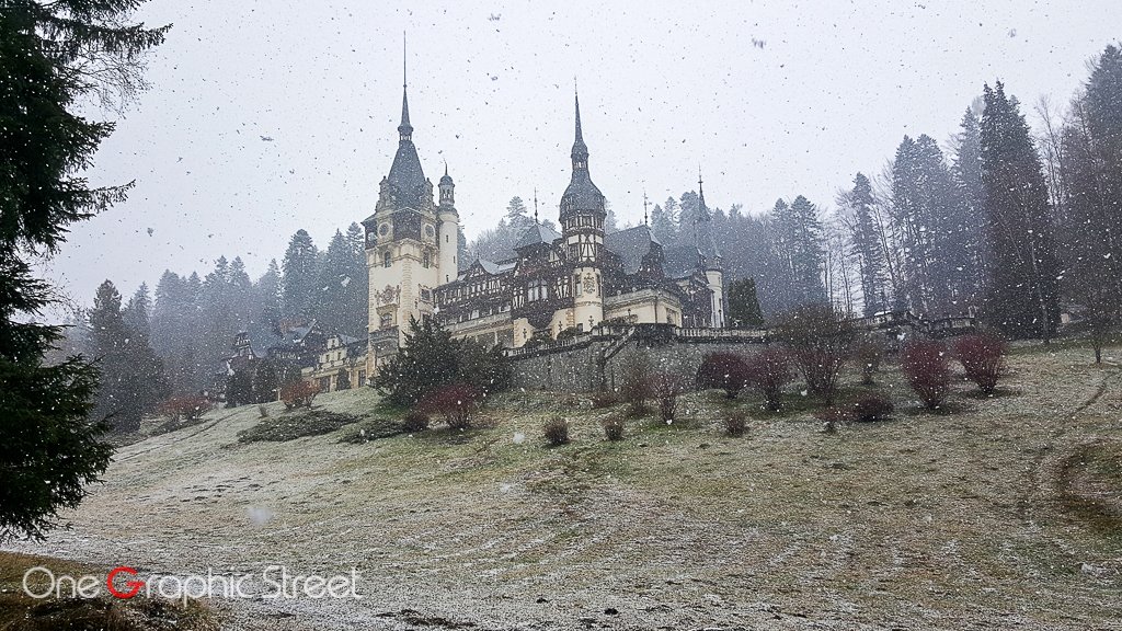 Fundaluri cu castele și palate din România – Temă Windows 10 Gratis